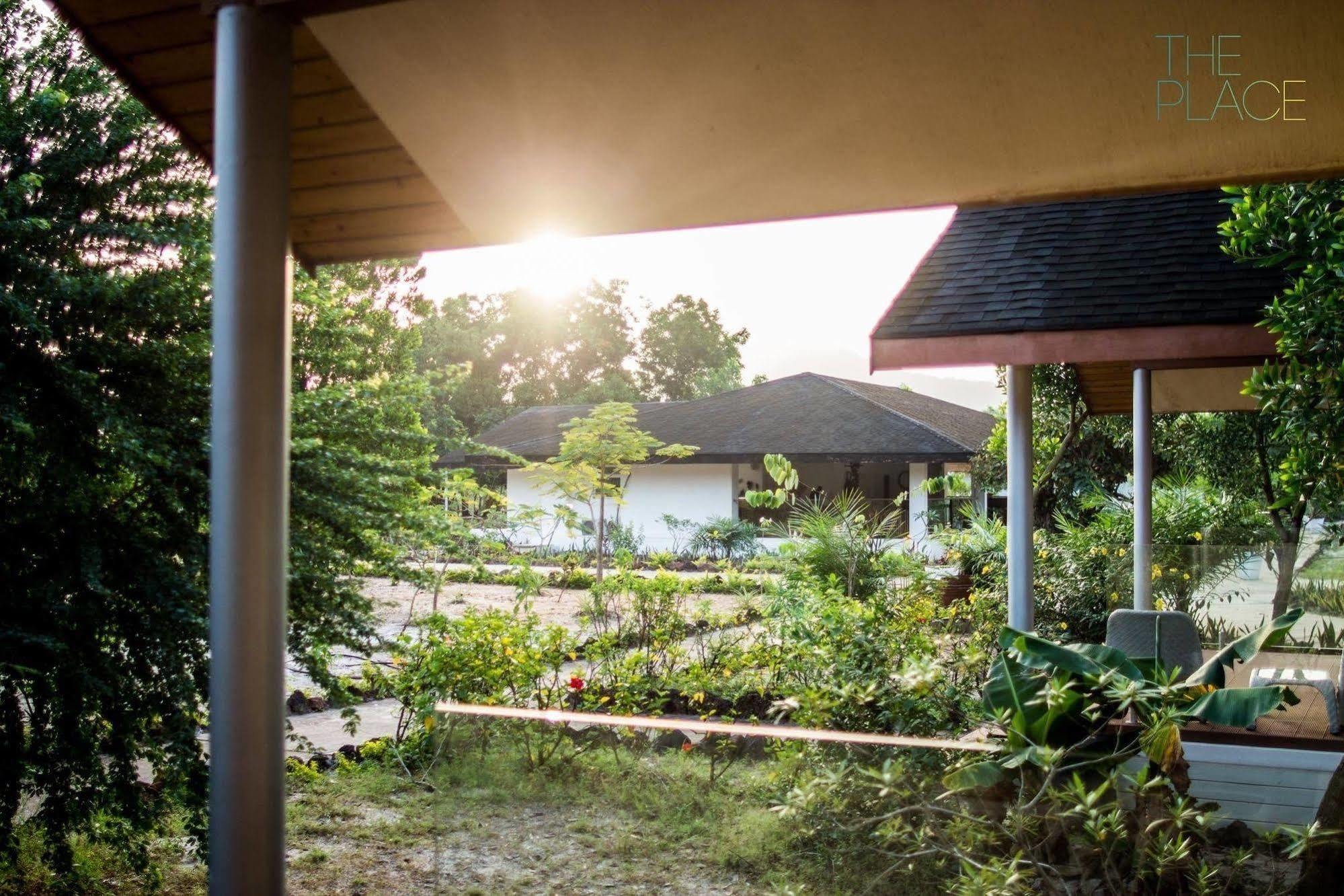 The Place Resort At Tokeh Beach Freetown Exterior foto