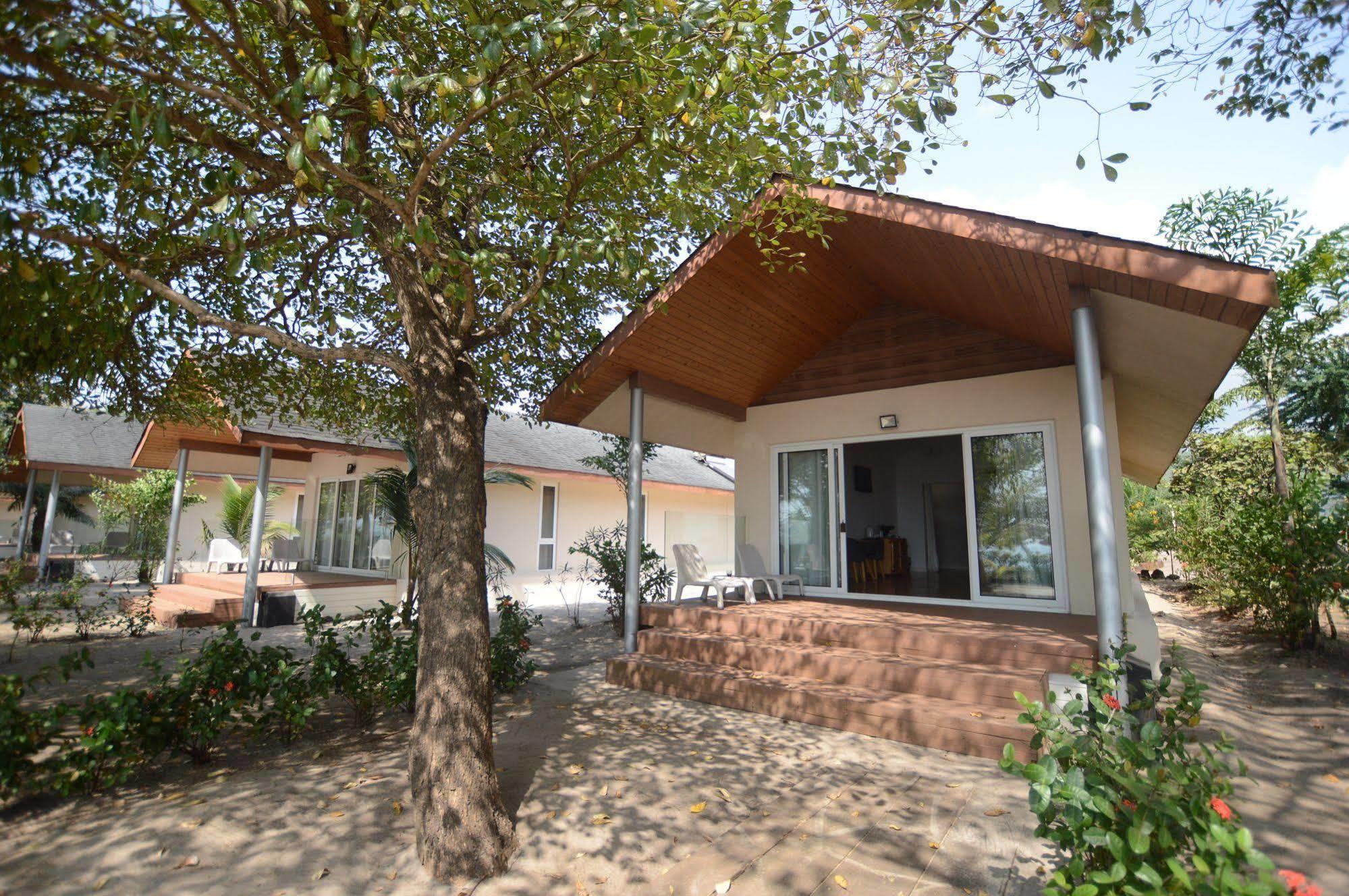 The Place Resort At Tokeh Beach Freetown Exterior foto
