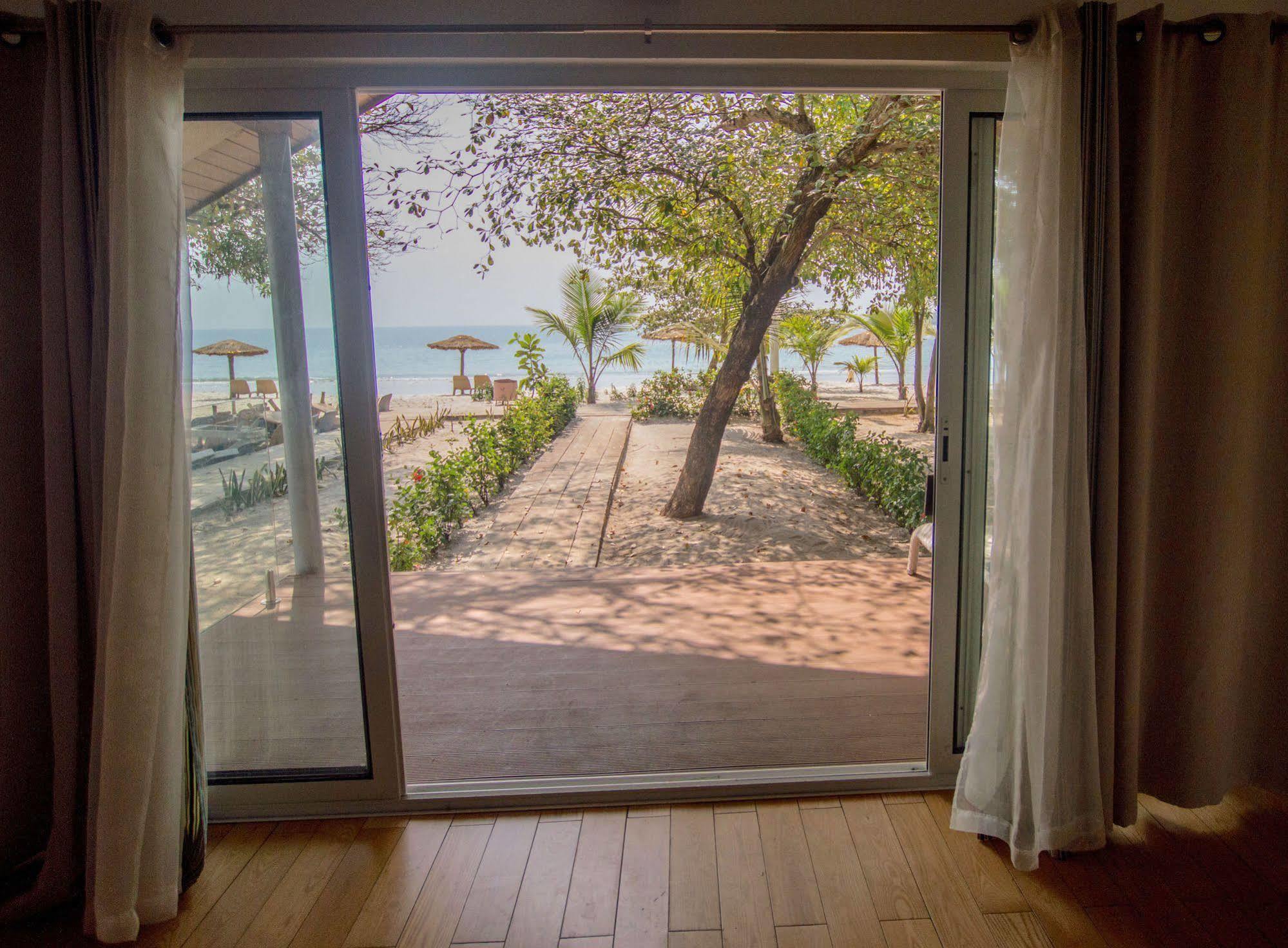 The Place Resort At Tokeh Beach Freetown Exterior foto