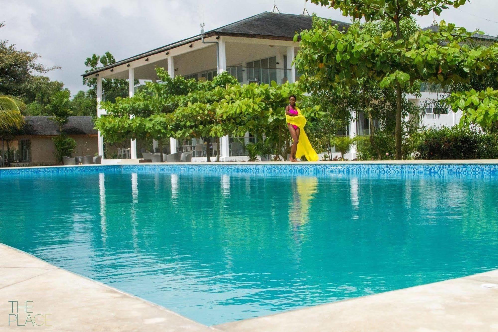 The Place Resort At Tokeh Beach Freetown Exterior foto
