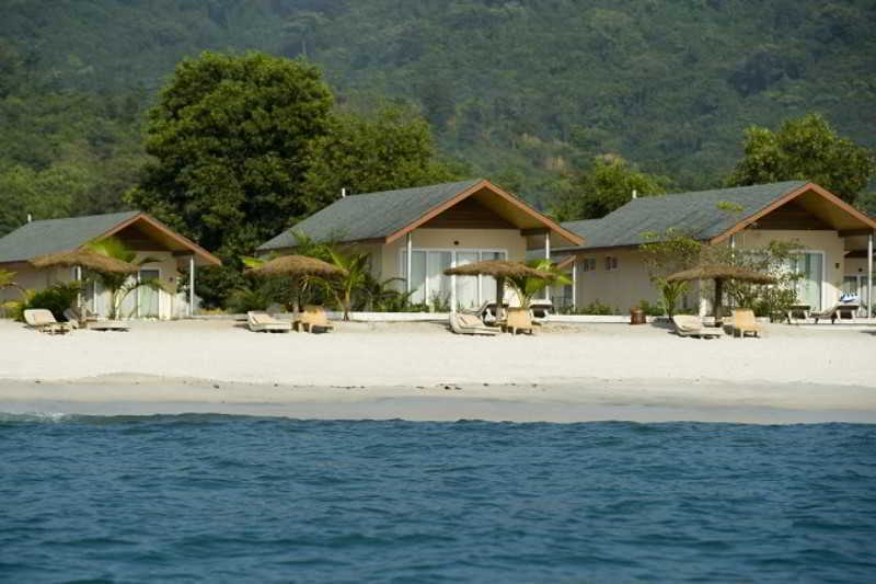 The Place Resort At Tokeh Beach Freetown Exterior foto
